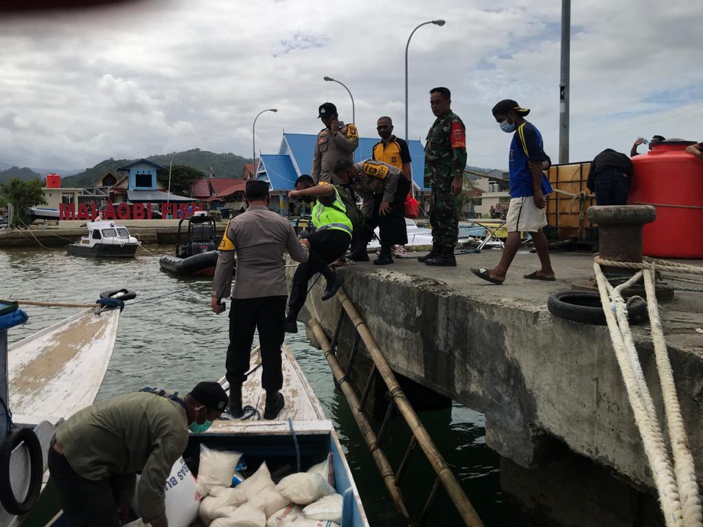 Polres Mamuju Salurkan Bantuan Door to door