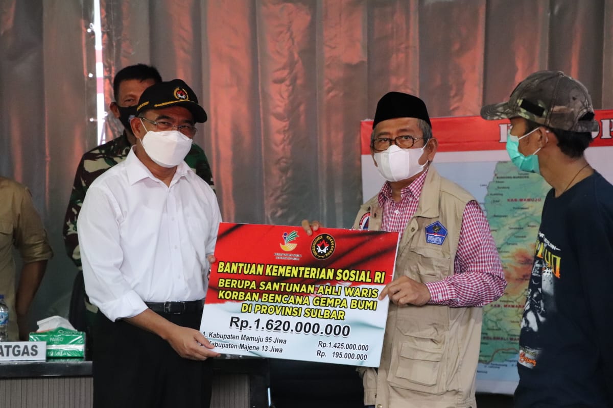 Menko PMK Serahkan Rp 1, 6 Miliar Santunan Ahli Waris