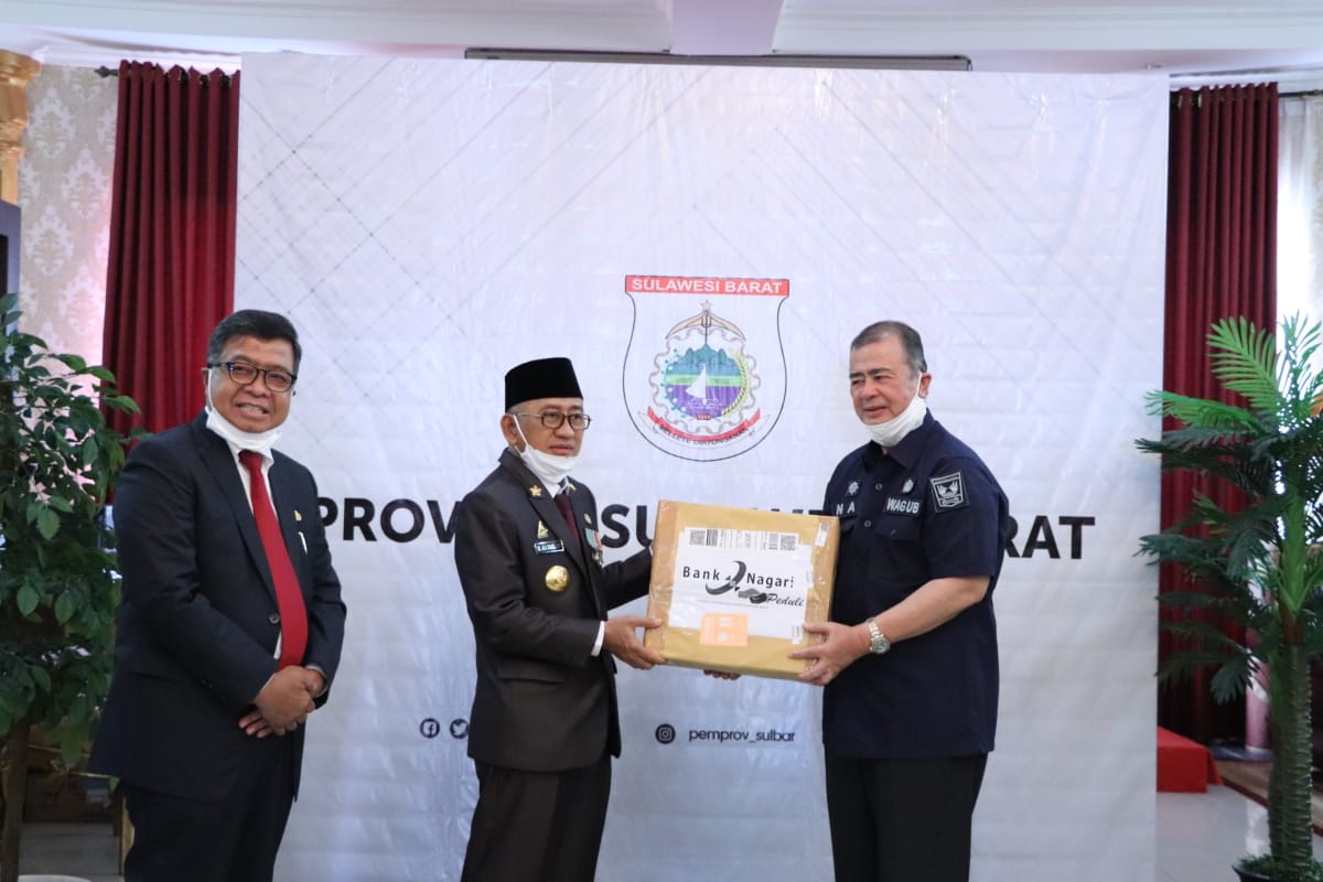 Sumbar Bantu Sulbar 150 Kg Rendang dan Uang Tunai