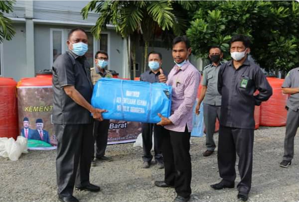 Setelah Masjid di Majene Dibantu, Satgas Kemenag Kembali Salurkan Tandon dan Terpal di Mamuju