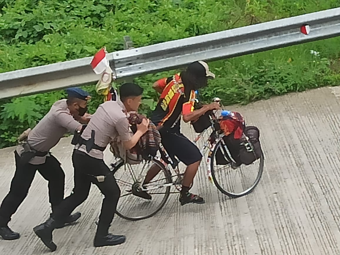 Kapolda Terima Pesepeda Keliling Indonesia