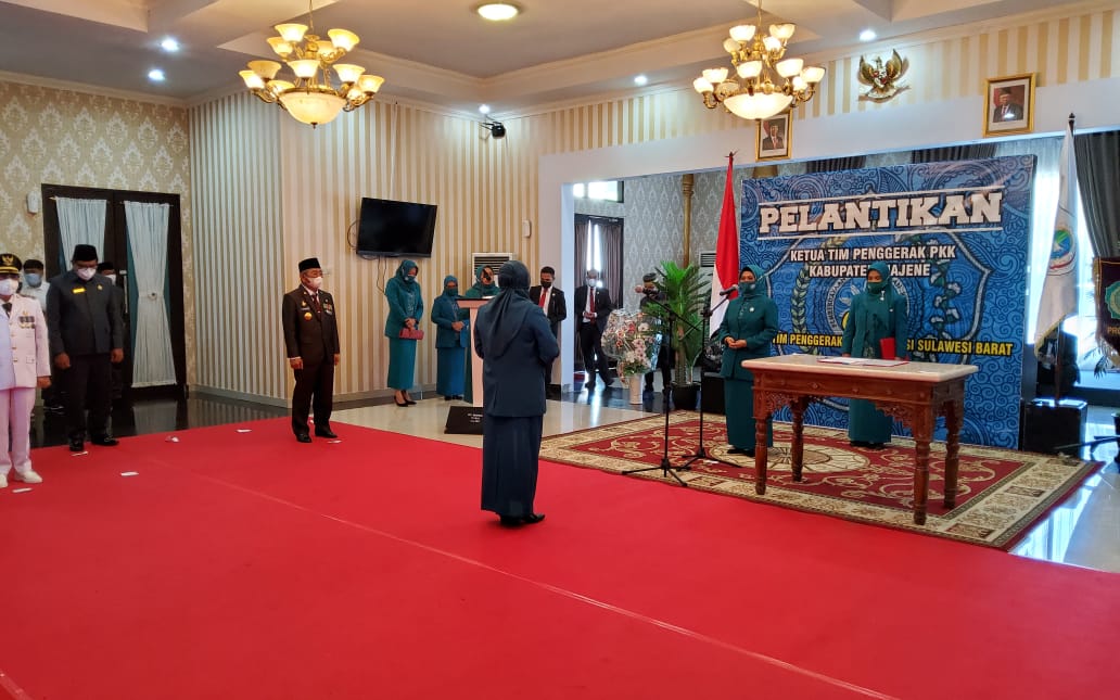 Andi Ruskati Lantik TP PKK Majene