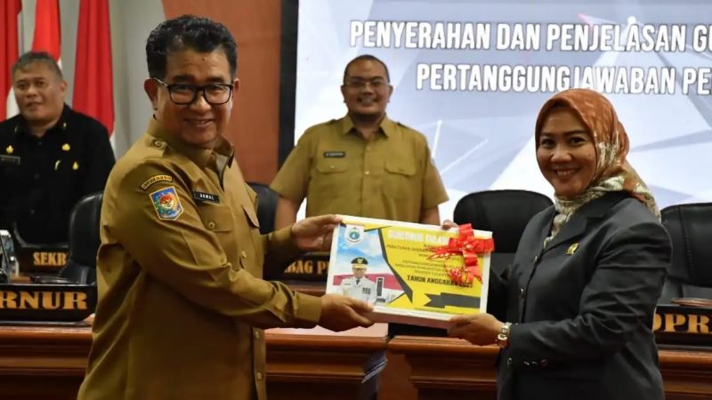 Pemprov Serahkan Ranperda APBD 2021 ke DPRD Sulbar