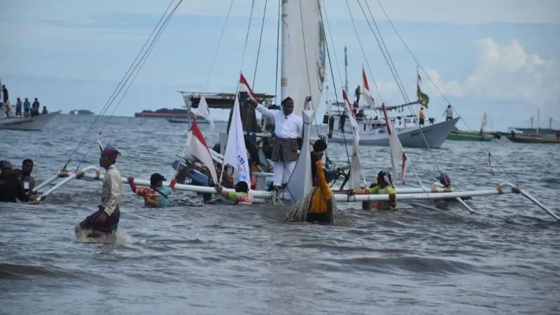 Sandeq Berlabuh di Balikpapan jadi Simbol Dukungan Indonesia untuk Pembangunan IKN