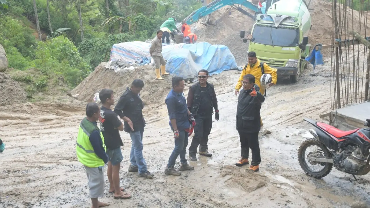 Pj Gubernur Sulbar Tinjau Pembangunan Jalan Poros Tabone-Nosu