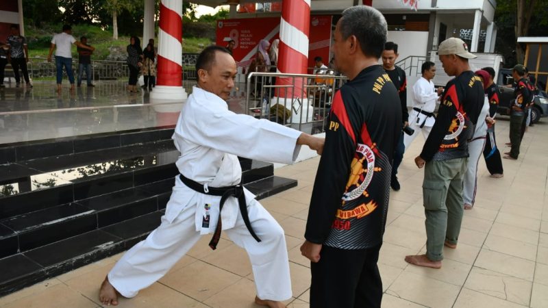 PJ Gubernur Latih ASN Sulbar Karate agar Tertanam Jiwa Disiplin