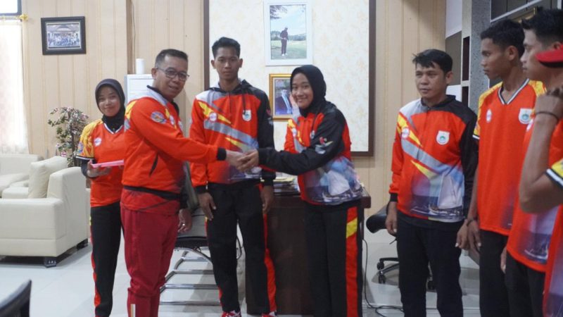 Kadispora Lepas Tim Bola Voli Pantai Sulbar ke Pra-PON di Bogor