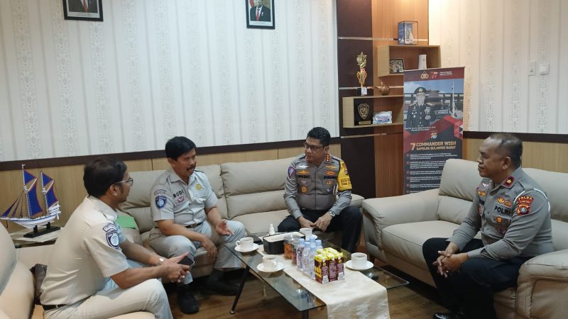 Tingkatkan Koordinasi, Dirlantas Polda Sulbar Silaturahmi dengan Jasa Raharja Mamuju