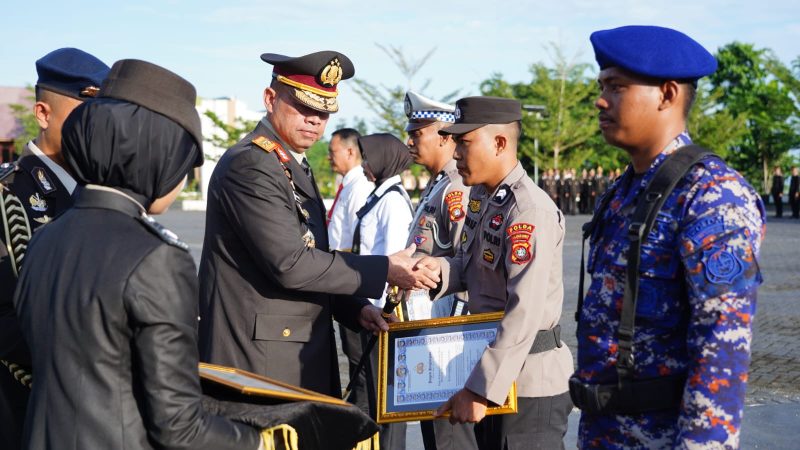 Moment Harkitnas, 24 Personel Dapat Reward dari Kapolda Sulbar