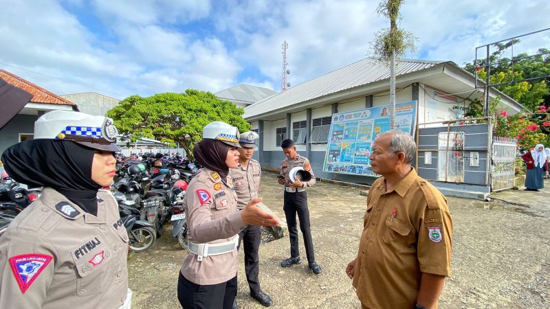 Polwan Cantik Ditlantas Polda Sulbar Ajak Siswa Jadi Pelopor Keselamatan