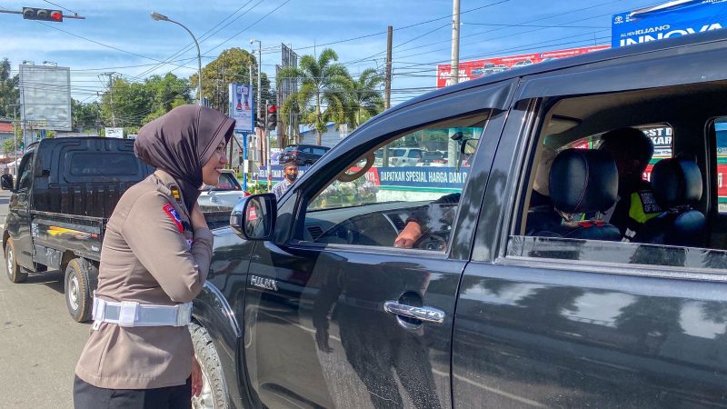 Srikandi Ditlantas Polda Sulbar Hadir Melayani Setulus Hati