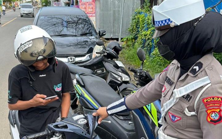 Hadir Untuk Masyarakat, Ditlantas Polda Sulbar Terus Berikan Pelayanan Terbaik