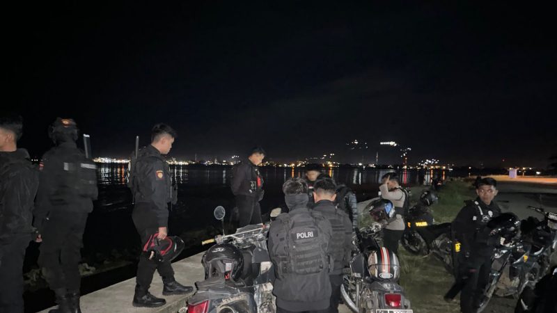 Patroli Malam, Ditsamapta Polda Sulbar Ajak Masyarakat Peduli Keamanan dan Ketertiban
