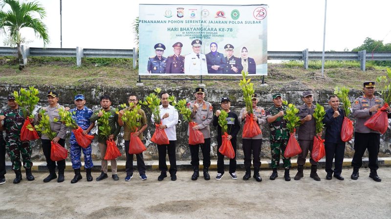 Semarak Hari Bhayangkara, Kapolda Sulbar Gelar Aksi Tanam Pohon di Rumkit Bhayangkara