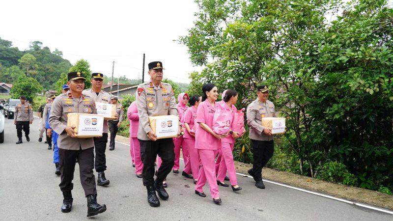 Semarak Bhayangkara ke 78, Kapolda Sulbar Kunjungan Bakti Sosial Ke Bonehau