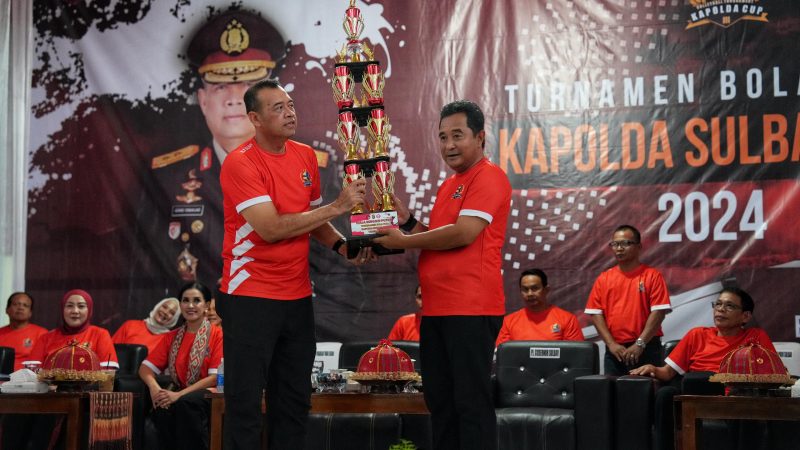 Pj Gubernur Bahtiar Hadiri Pembukaan Turnamen Bola Voli Kapolda Sulbar Cup 2024