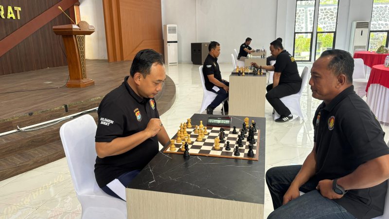 Meriahnya Turnamen Catur Polda Sulbar, Ada Pesertanya Berasal dari Pulau Jawa