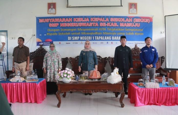 Bupati Mamuju Tekankan ke Kepala SMP Mengenai Pentingnya Kerjasama untuk Majukan Pendidikan