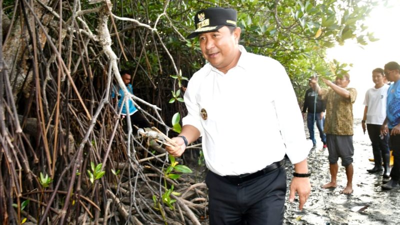 Pj Bahtiar Bersama Forkopimda Rayakan HUT RI dengan Menebar Benih Kepiting