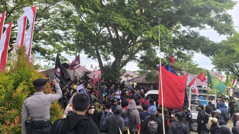 Polda Sulbar Terjunkan Ratusan Personel Amankan Unjuk Rasa di Kantor DPRD Provinsi