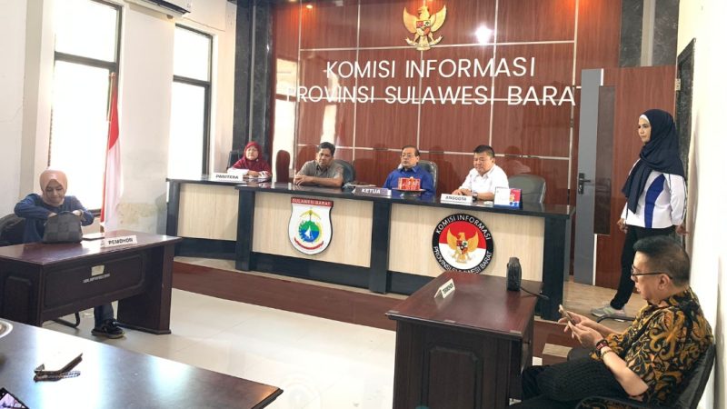 Ketua KI Pusat Pantau Ruang Sidang saat Berkunjung ke Dinas Kominfopers Sulbar