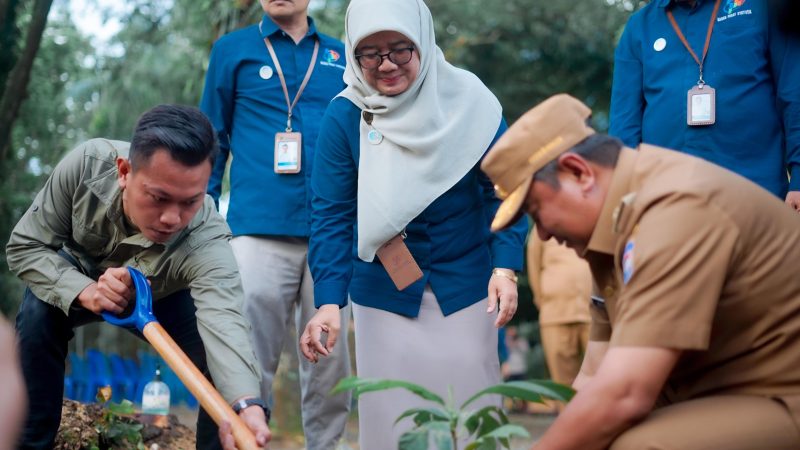 BPS Sulbar Turut Tanam Sukun Dukung Pemprov dalam Menjaga Lingkungan