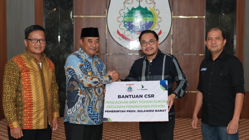 Bank Sulselbar Serahkan CSR Bantuan Bibit ke Pemprov Sulbar