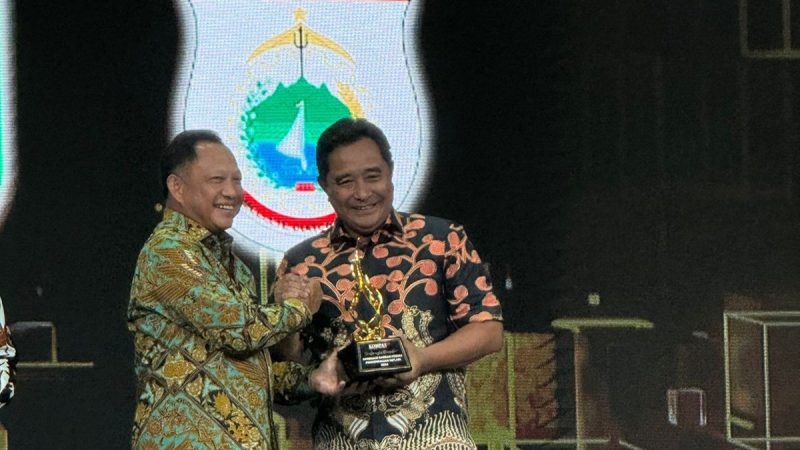 Selalu Berhasil Mengendalikan Inflasi, KOMPAS dan Mendagri Tito Beri Penghargaan Kepada Pj Bahtiar