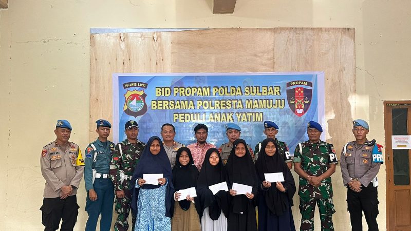 Sinergitas Bidpropam Polda Sulbar Bersama POM TNI Santuni Anak Yatim