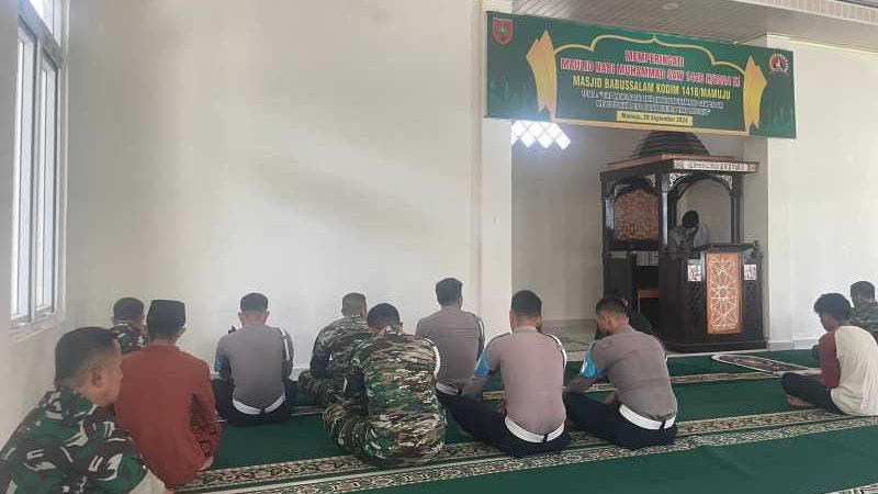 TNI Polri di Sulbar Sholat Jumat Bersama, Merajut Ukhuwah