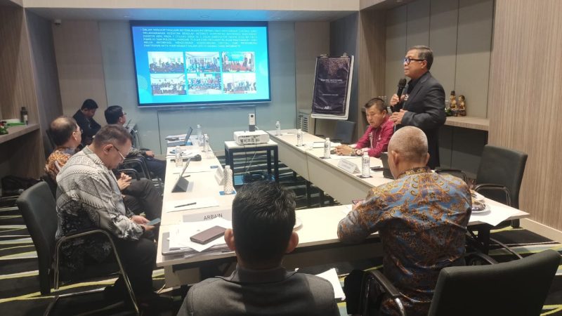 Muhammad Idris Paparkan Materi pada Uji Publik Keterbukaan Informasi Pemprov Sulbar