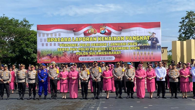 Kapolda Sulbar Pimpin Korps Raport, 86 Personel Polda Sulbar Dapat Kado Istimewa Menuju Tahun 2025