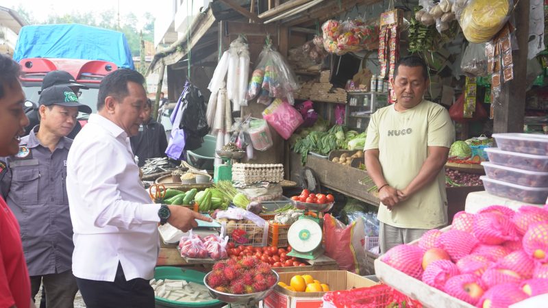 Kunjungi Pasar, Pj Bahtiar Hendak Pastikan Bahan Sayuran Produksi Petani Mamasa