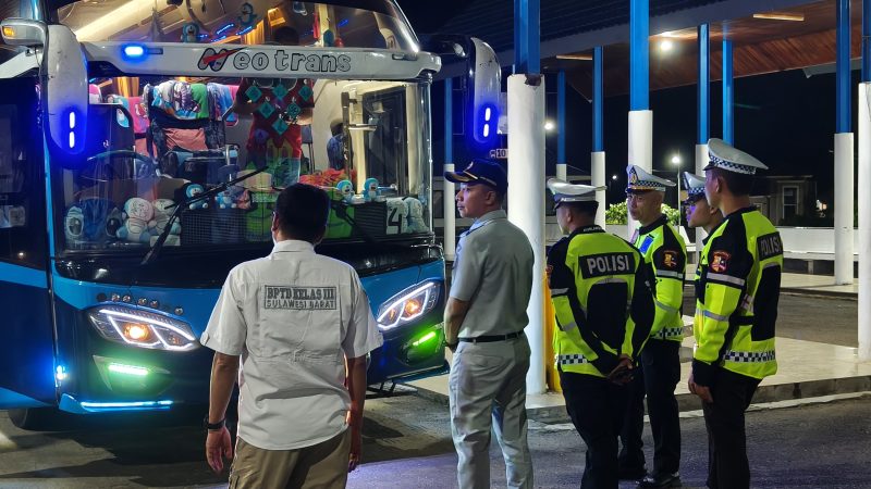 Antisipasi Risiko Kecelakaan, Polda Sulbar Tingkatkan Pemeriksaan Kendaraan dan Layanan Kesehatan