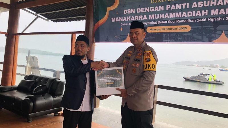 Sambut Ramadan, Kapolda Sulbar Undang Anak Yatim ke Dermaga Sandeq dan Bagikan Santunan