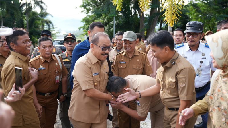 SDK dan Salim S Mengga Disambut ASN Pemprov Sulbar saat Pertama Masuk Kerja