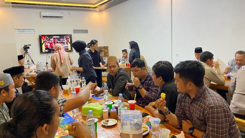Buka Puasa Bersama: Polda Sulbar dan Media Pererat Silaturahmi