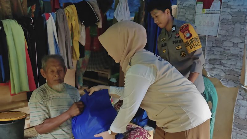 Bintara Polri Lintas Angkatan Sulbar Bagikan Sembako Berkah Ramadhan untuk Warga Mamuju
