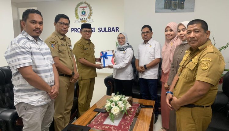 DPRD Sulbar Terima Dokumen Ranwal RPJMD 2025-2029 dari Pemprov