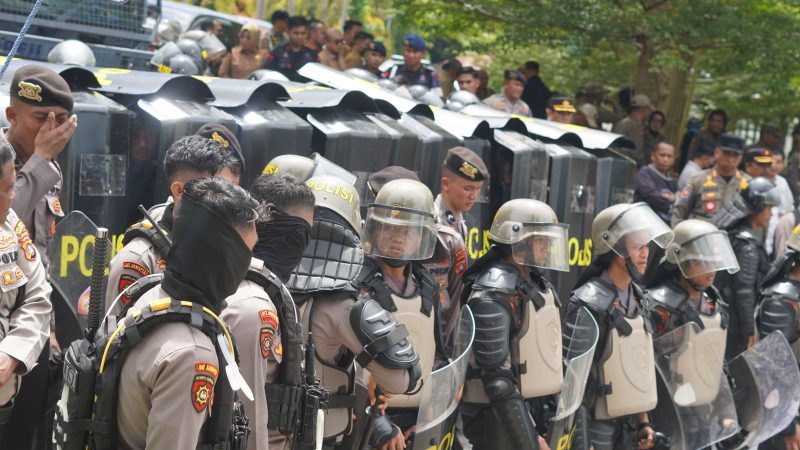 Hingga Larut Malam, Polda Sulbar Amankan Aksi Demo Tolak Tambang Pasir di Karossa