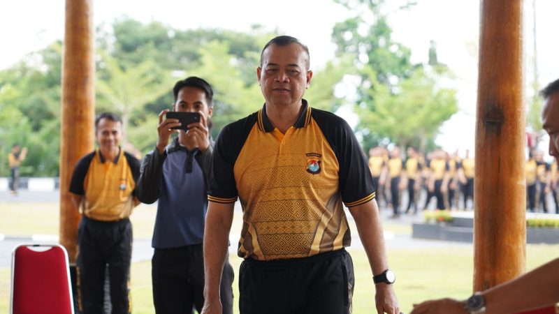 Olahraga rutin Polda Sulbar: Pilar Kebugaran, Jembatan Pelayanan Prima