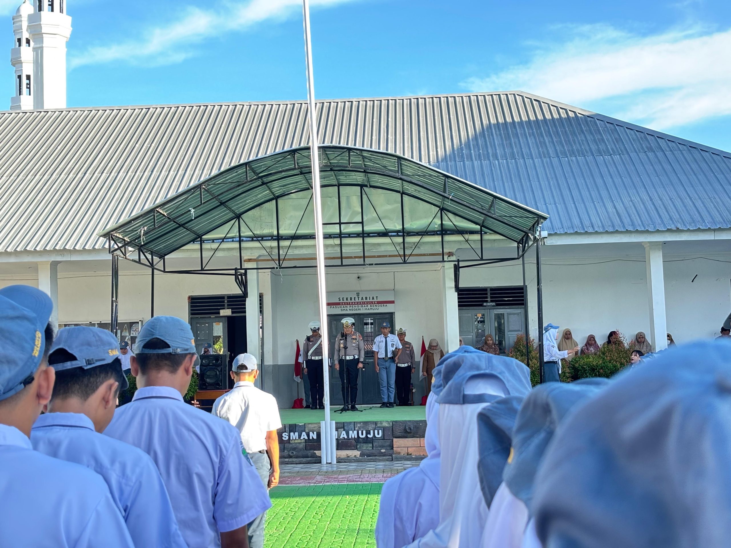 Dirlanatas Polda Sulbar Motivasi Siswa SMAN 1 Mamuju: Raih Prestasi, Jaga Keselamatan