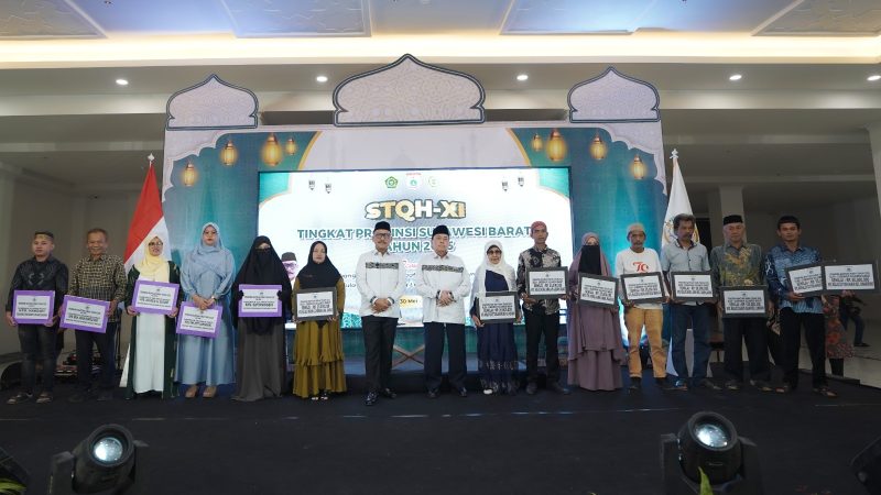 Penprov Serahkan Bantuan Hibah dan Beasiswa di Pembukaan STQH XI Sulbar