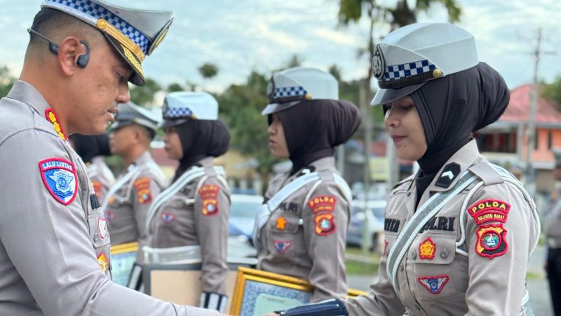 Dorong Kinerja Optimal, Dirlantas Polda Sulbar Beri Reward Personel Berprestasi