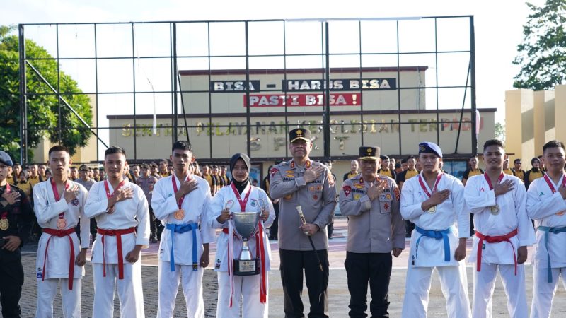 Kapolda Apresiasi Tim Karate Polda Sulbar