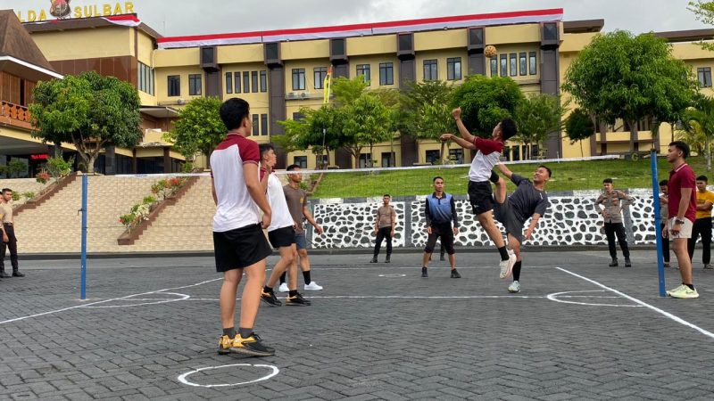 Polda Sulbar Ramaikan Hari Bhayangkara ke-79 dengan Turnamen Takraw
