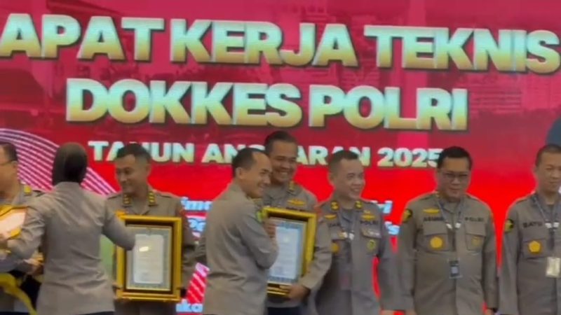 Berkat Inovasi Dokpol Mitra Sekolah, Biddokkes Polda Sulbar Raih Penghargaan Kapusdokkes Polri