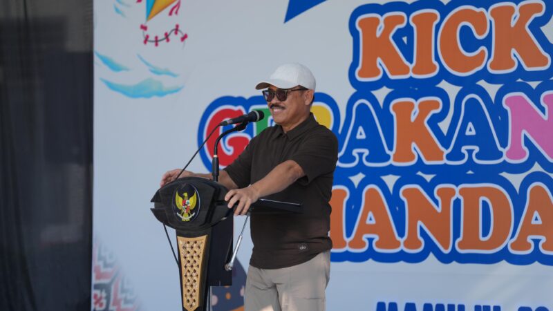 Kick Off ‘Mandarras’, Suhardi Duka: Membaca Buku Wajib untuk Siswa SMA/SMK di Sulbar