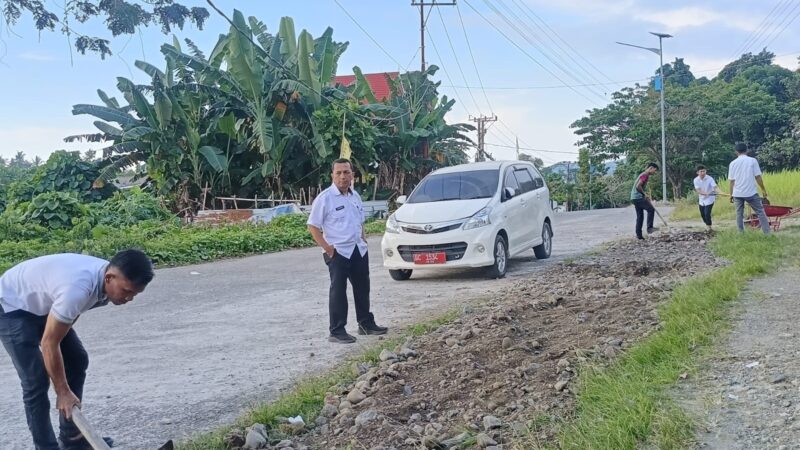 Bersih-bersih Lingkungan Ala Diskominfo Sulbar Helang HUT RI ke-80