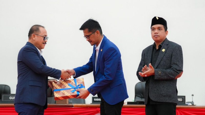 Ranperda Pertanggungjawaban APBD 2024 Diserahkan, DPRD Sulbar Siap Lanjutkan Pembahasan
